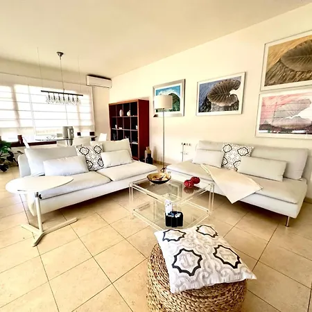 Luxury Sea Front -la Orilla וילה